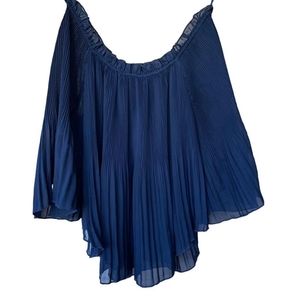 Romeo & Juliet Couture Off the shoulder top